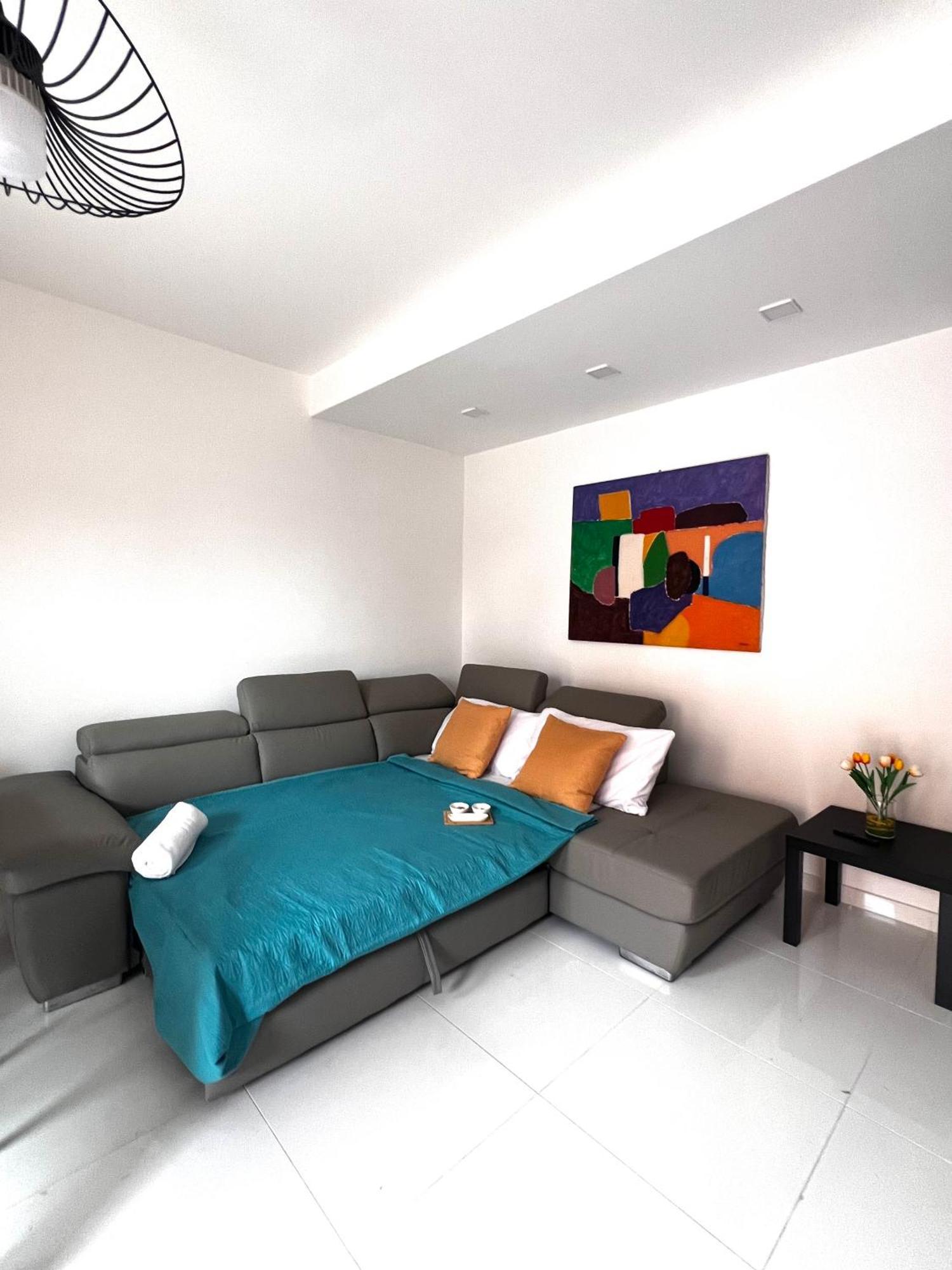 Roma Airport Sky Apartments Fiumicino Exteriör bild